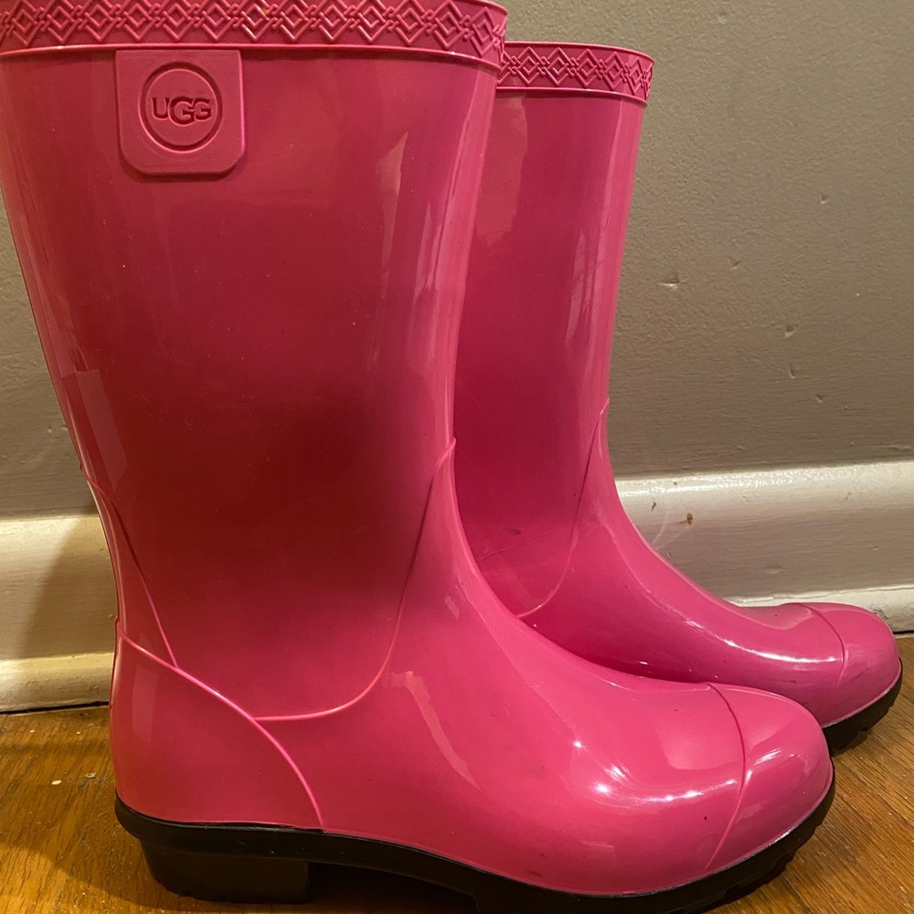 Women’s size 5 Pink UGG rain boots